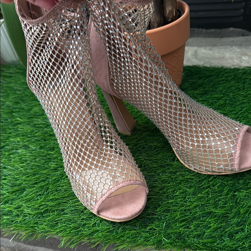 Elegant Pink Mesh Heels